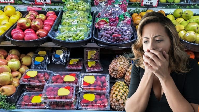 Lidl elle achète une barquette de fraises et fait une découverte horrible à l'intérieur !