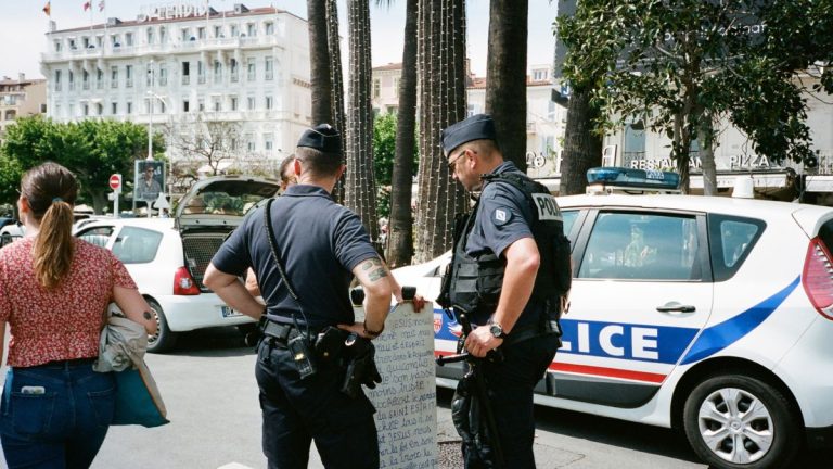 Code de la route abandonnez vite ces 3 habitudes en voiture elles sont totalement illégales