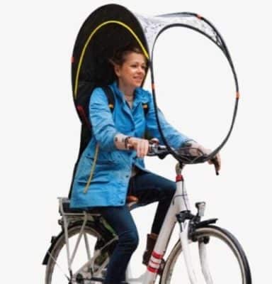 Decathlon-lance-la-meilleure-invention-de-tous-les-temps-pour-faire-du-velo-sans-se-mouiller-432x450