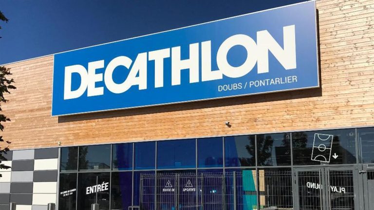 Decathlon frappe fort avec sa veste coupe-vent à moins de 25 euros