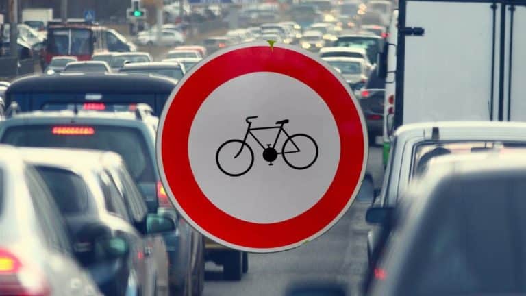 La nouvelle signification de ce panneau de signalisation pour éviter une lourde amende