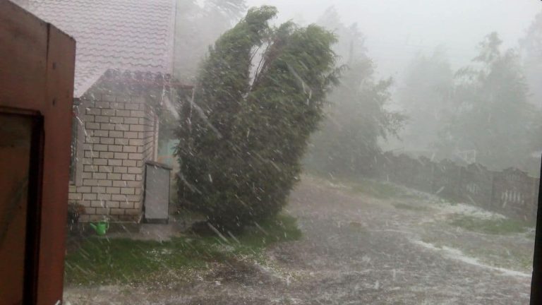 Alerte météo: des prévisions catastrophiques avec orages et pluies diluviennes