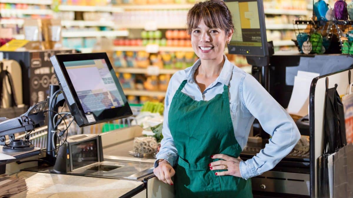 Cette caissière arnaque son supermarché de 100 000 euros avec cette technique bien rodée