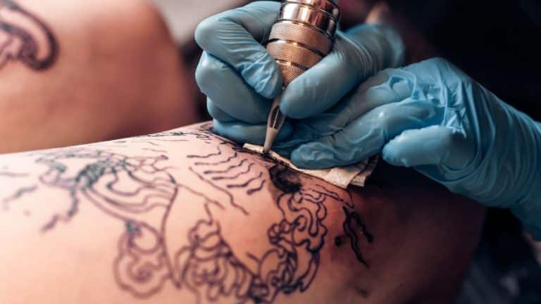 Ne vous faites surtout pas tatouer si vous voyez ça dans un salon de tatouages