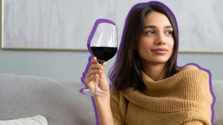 Cet aliment magique enlève les taches de vin sur les dents