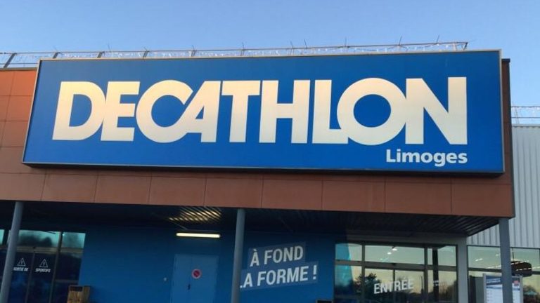 Decathlon lance la coque de téléphone la plus utile pour la piscine et la plage