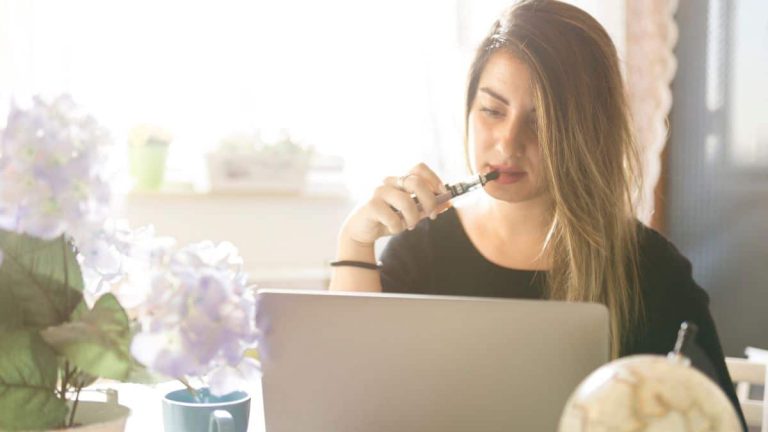 Elle fait une horrible réaction à la cigarette électronique après avoir vapoté 1 an