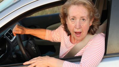 Permis de conduire: les seniors obligés de mettre une nouvelle vignette pour continuer à rouler ?