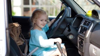 À 8 ans elle vole la voiture de ses parents pour aller au supermarché