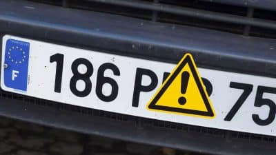 Automobilistes: cette lourde amende si vous avez ces 3 lettres sur votre plaque d’immatriculation