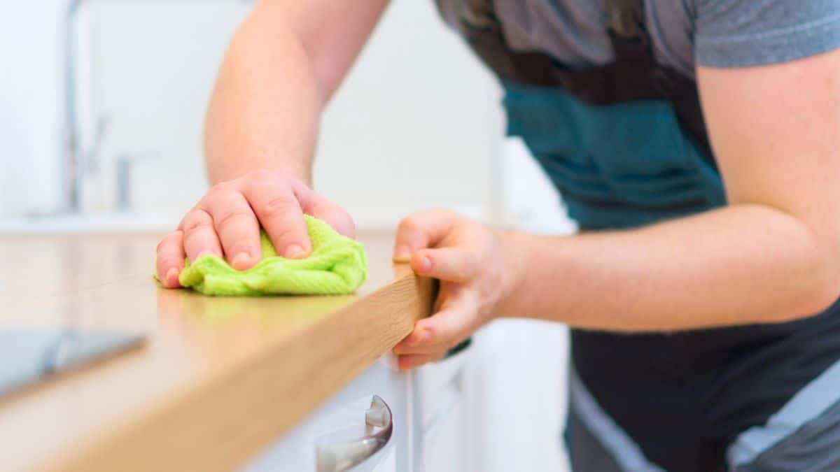 Cette astuce de génie pour rendre vos meubles de cuisine comme neufs