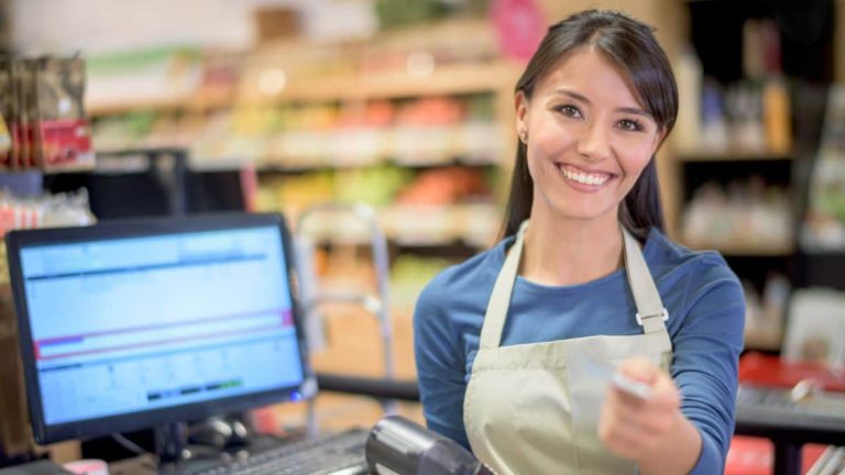 Cette caissière dévoile les astuces pour payer moins cher ses courses au supermarché