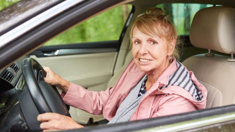 Permis de conduire: les seniors doivent arrêter de conduire à cet âge là