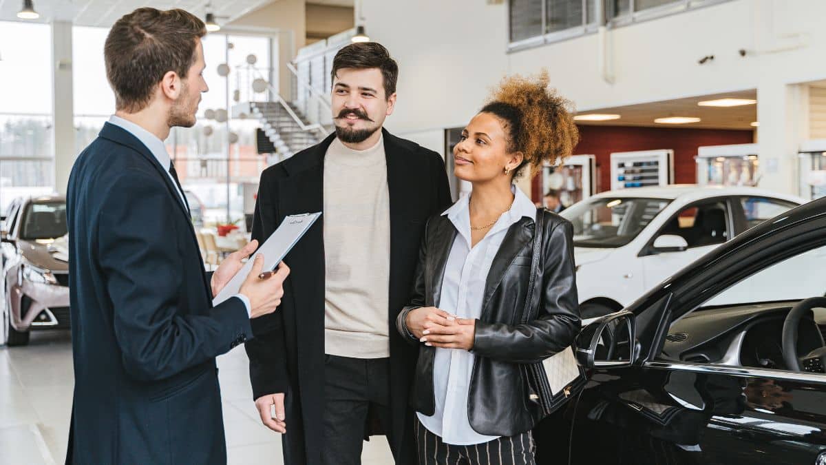 Comment obtenir une aide financière de la Caisse d'Allocations familiales (CAF) pour l'achat d'un véhicule ?