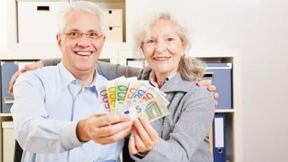 Conditions et critères pour toucher cette aide jusqu’à 1955 euros par mois après 60 ans