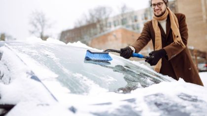 Cette astuce peu connue pour dégivrer son pare-brise en quelques secondes