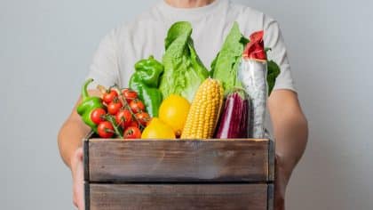 Cette habitude de beaucoup de français en rentrant des courses développe les bactéries sur les fruits et légumes