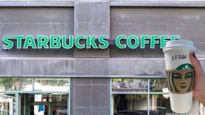 Starbucks: le secret qui se cache derrière les employés écrivent mal votre prénom