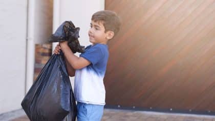 Cet enfant de 4 ans prend une amende de 145 euros pour avoir mal jeté la poubelle