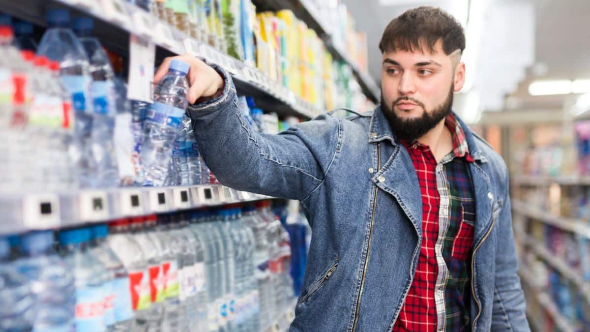 Cette marque de bouteille d’eau est la seule qui ne contient pas de microplastiques selon cette étude