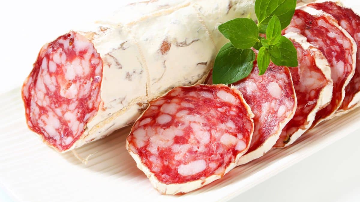 Ne mangez plus ce saucisson vendu partout en France il peut vous rendre très malade